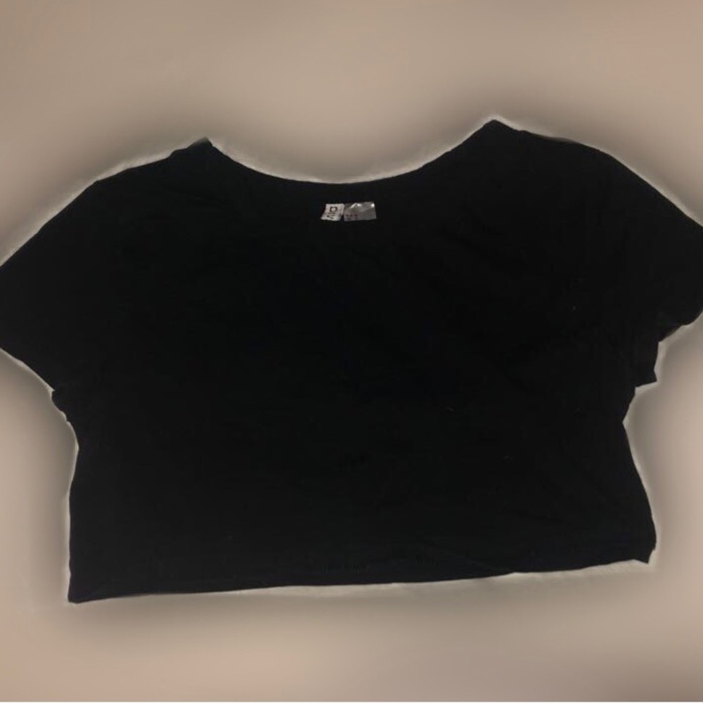 Black h&m crop top